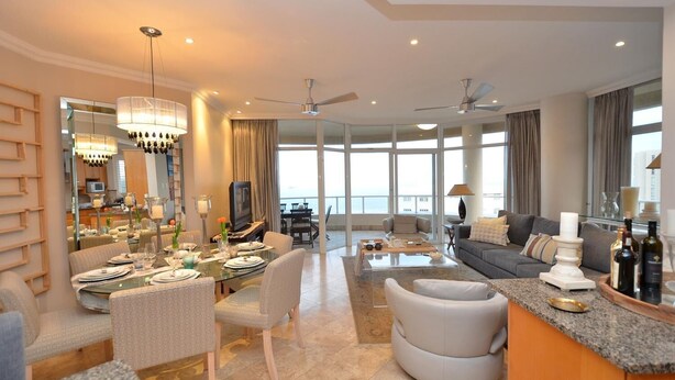 Flat-screen TV - 703 Oyster Schelles (Umhlanga)