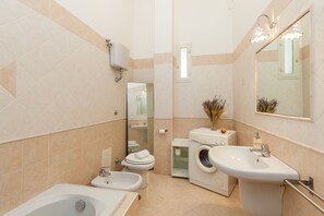 Appartement Deluxe, 2 chambres, non-fumeur | Salle de bain