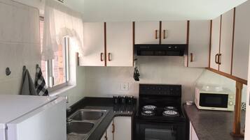 Apartemen, 2 kamar tidur (Low Tide) | Dapur pribadi | Lemari es besar, microwave, oven, dan kompor