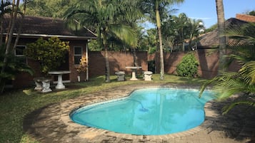 Kolam renang outdoor