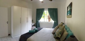 2 bedrooms, premium bedding, iron/ironing board, rollaway beds