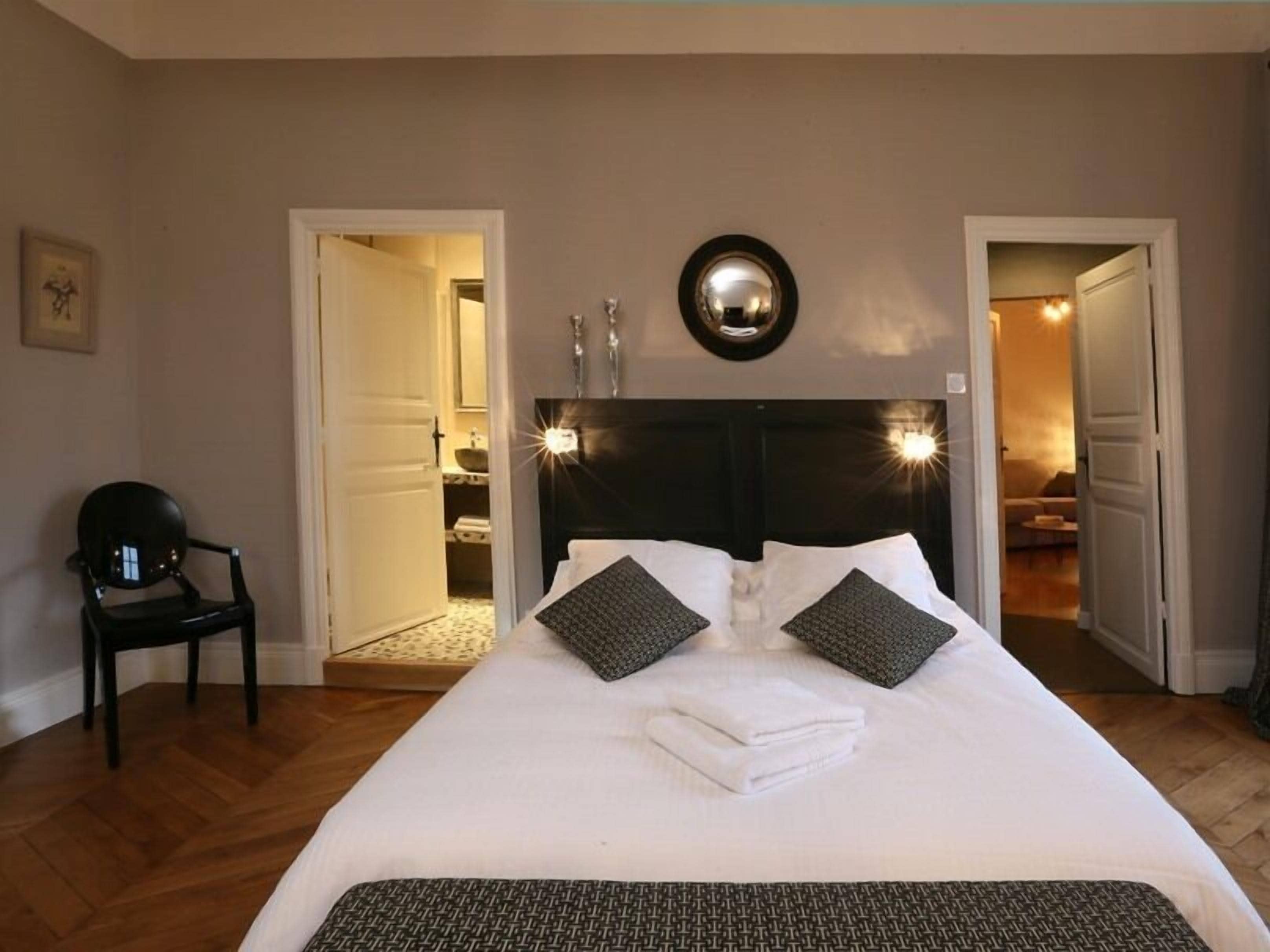 Suite, en-suite badkamer (.Au Petit Bonheur)