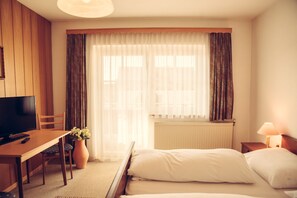 Double Room | Desk, free WiFi