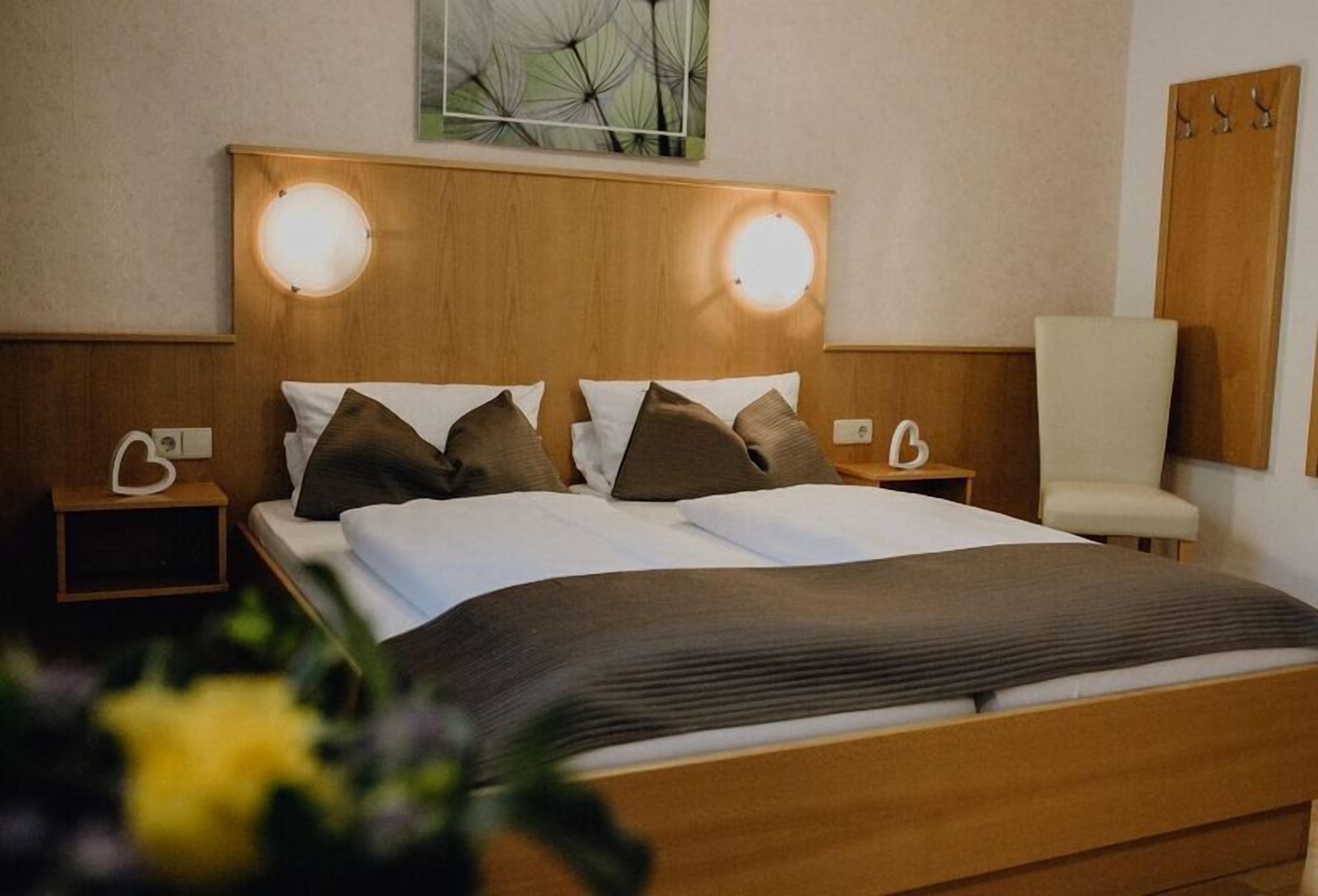 standard double room | desk, free wifi, bed sheets