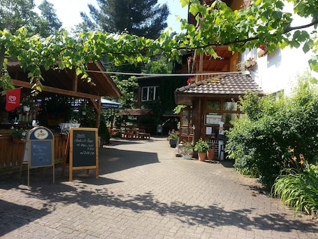 Property grounds. Landgasthof Linkenmühle