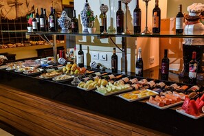 Free daily buffet breakfast - HD Park Hotel (Assis)