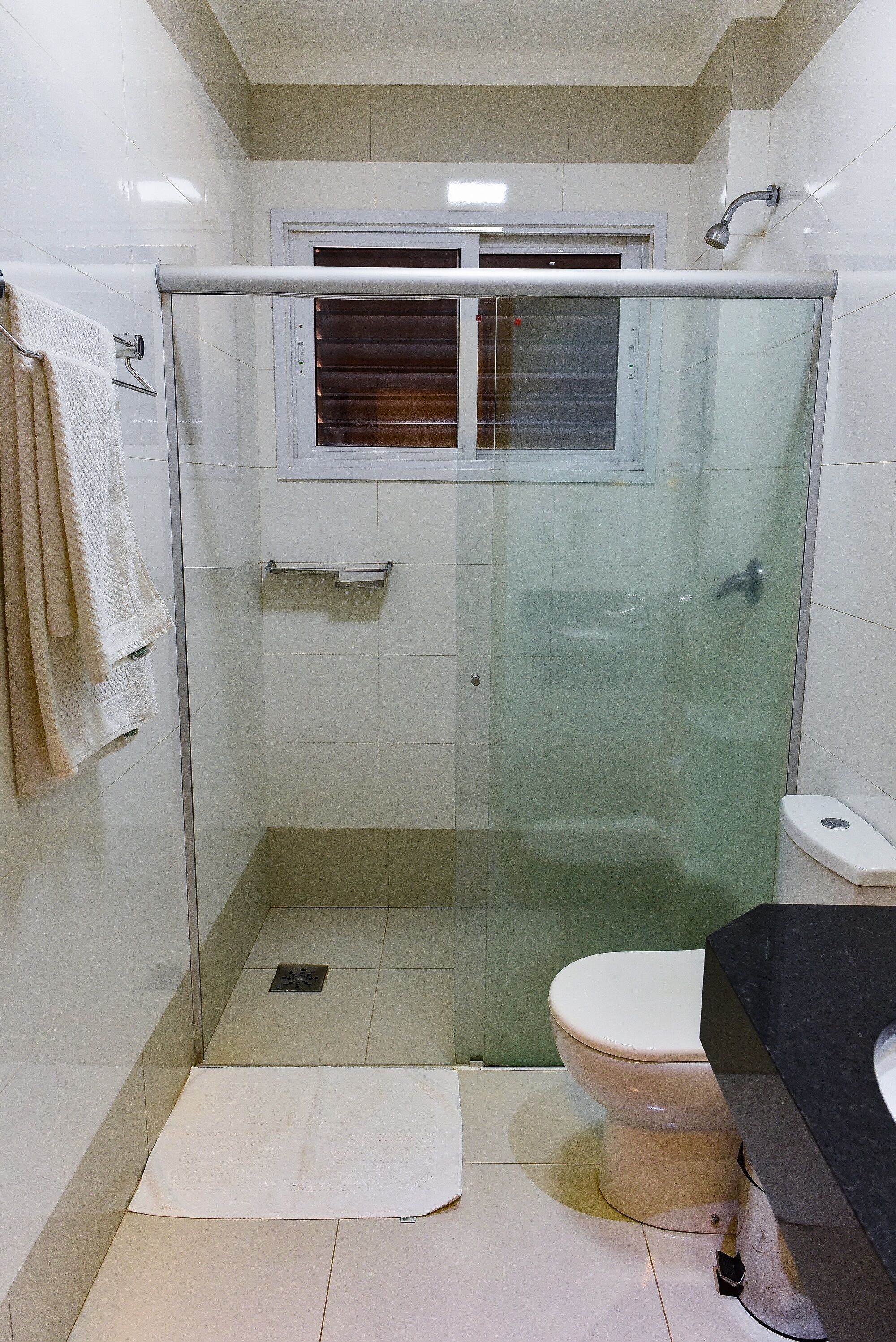 deluxe room | bathroom | shower, free toiletries, hair dryer, towels