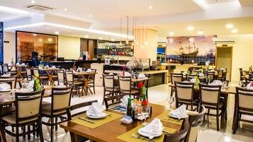 Café da manhã, almoço e jantar