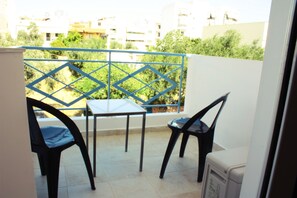 Balcony - Veggie Garden Athens B&B (Elliniko-Argyroupoli)