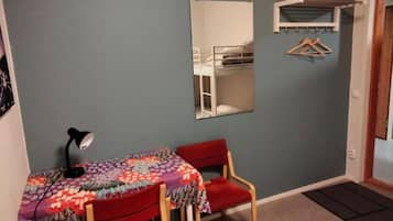 Basic-Vierbettzimmer, Mehrere Betten, Gemeinschaftsbad