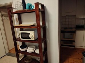 Refrigerador, microondas y cafetera y tetera 
