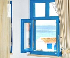 Minibar, cortinas opacas, wifi gratis y ropa de cama