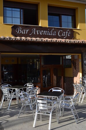Terrace/patio - Hostal Avenida (Arenas de San Pedro)