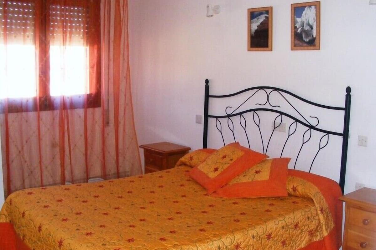 Double Room, 1 Double Bed | Cribs/infant beds, free WiFi