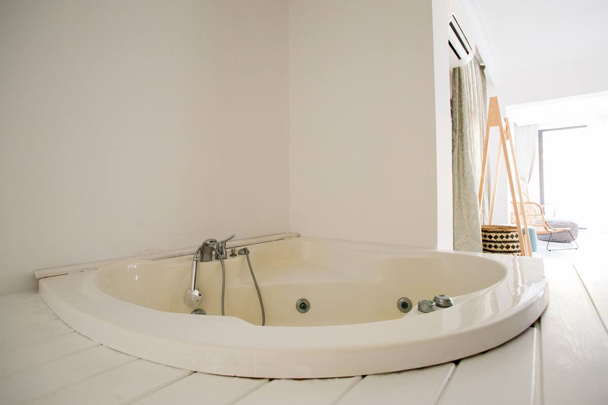 Luxury Room, Jetted Tub | Exterior