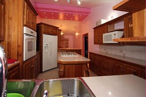 Casa, 4 dormitoris, piscina privada | Cuina privada | Frigorífic gran, microones, forn i placa de cuina