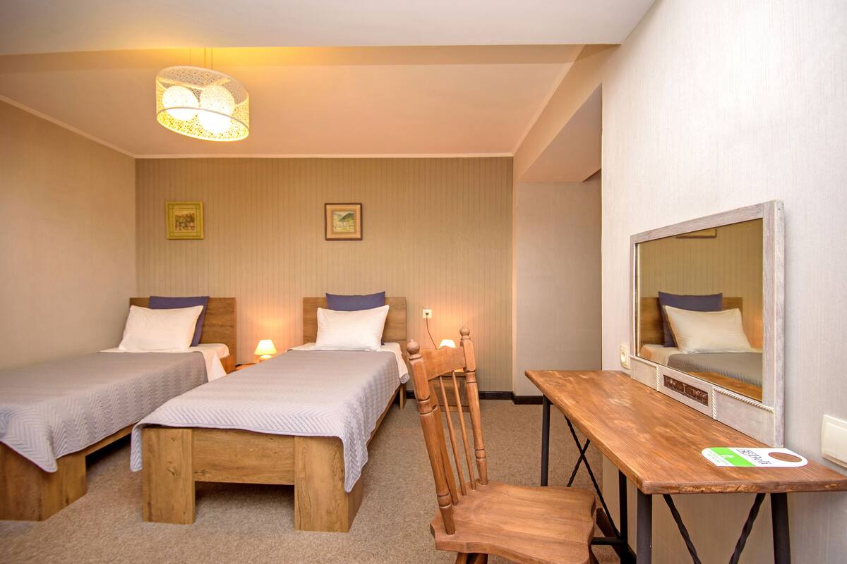 Chambre Standard avec lits jumeaux | Literie de qualité supérieure, coffres-forts dans les chambres