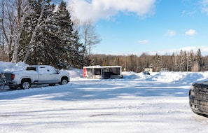 Free self-parking - Alger Falls Motel (Munising)