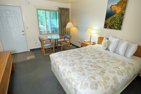 Quarto standard, 1 quarto | Ferros/tábuas de passar roupa, Wi-Fi de cortesia, roupa de cama