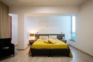Minibar, in-room safe, desk, blackout curtains - Hotel Queen Daisy (Castellammare di Stabia)