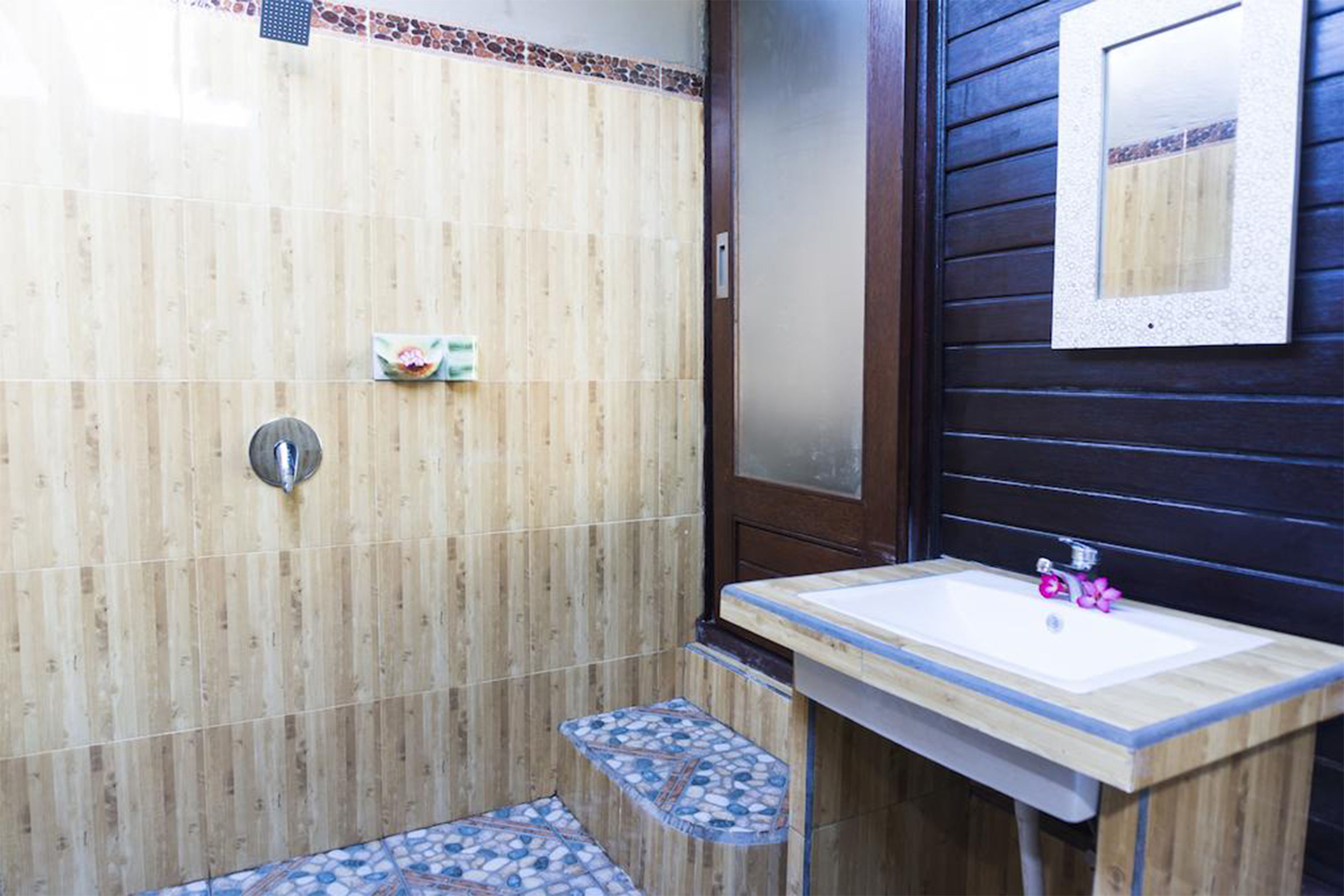 deluxe bungalow, sea view | bathroom shower