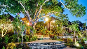 A well-lit garden with a stone staircase leading to a building. - Sunrise Huts Lembongan (Lembongan Island)