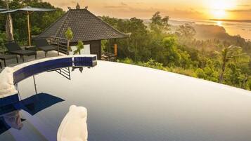 Deluxe Bungalow, Sea View | Minibar, in-room safe, desk, free WiFi