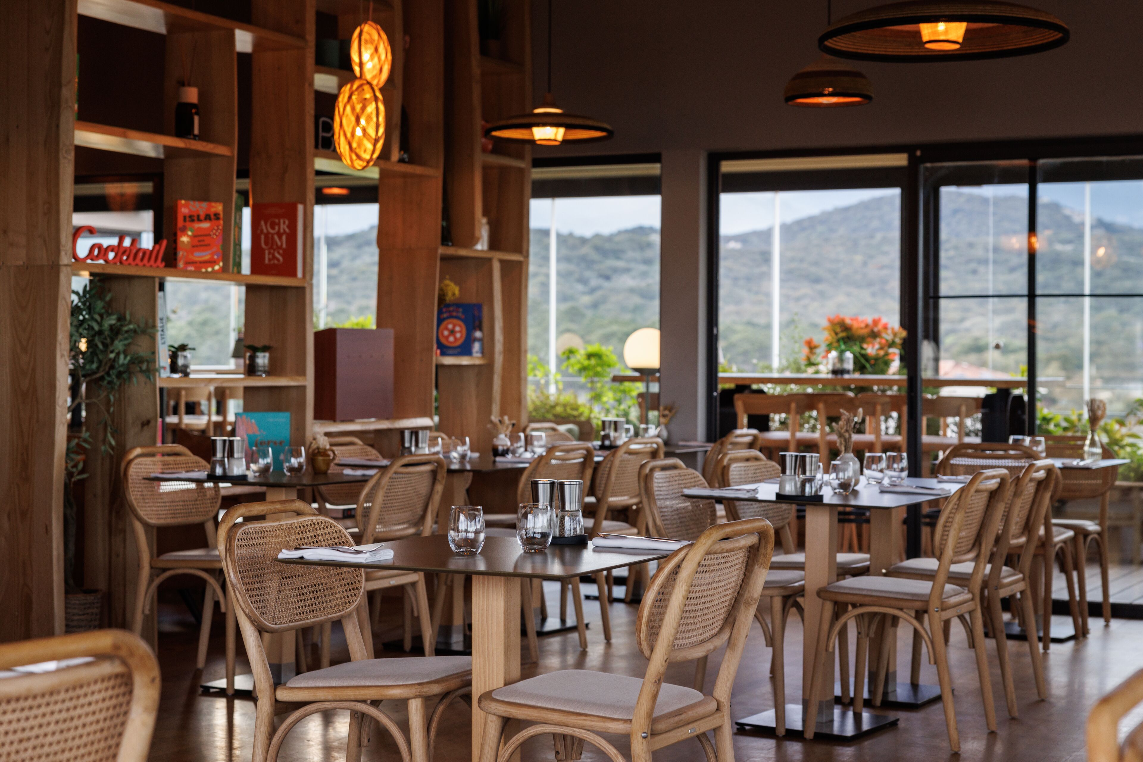 breakfast, lunch, dinner served; french cuisine