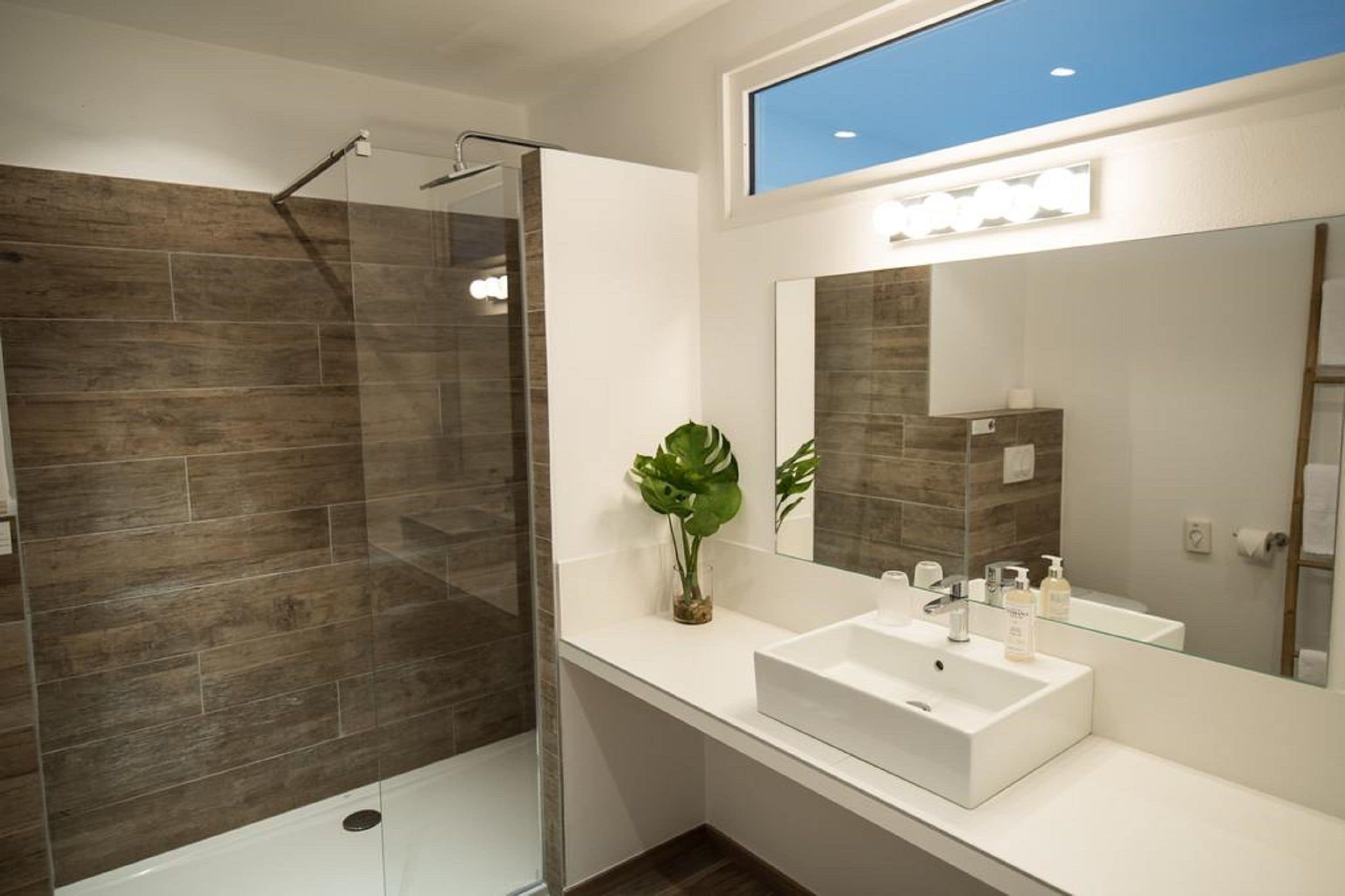 shower, rainfall showerhead, eco-friendly toiletries, hair dryer