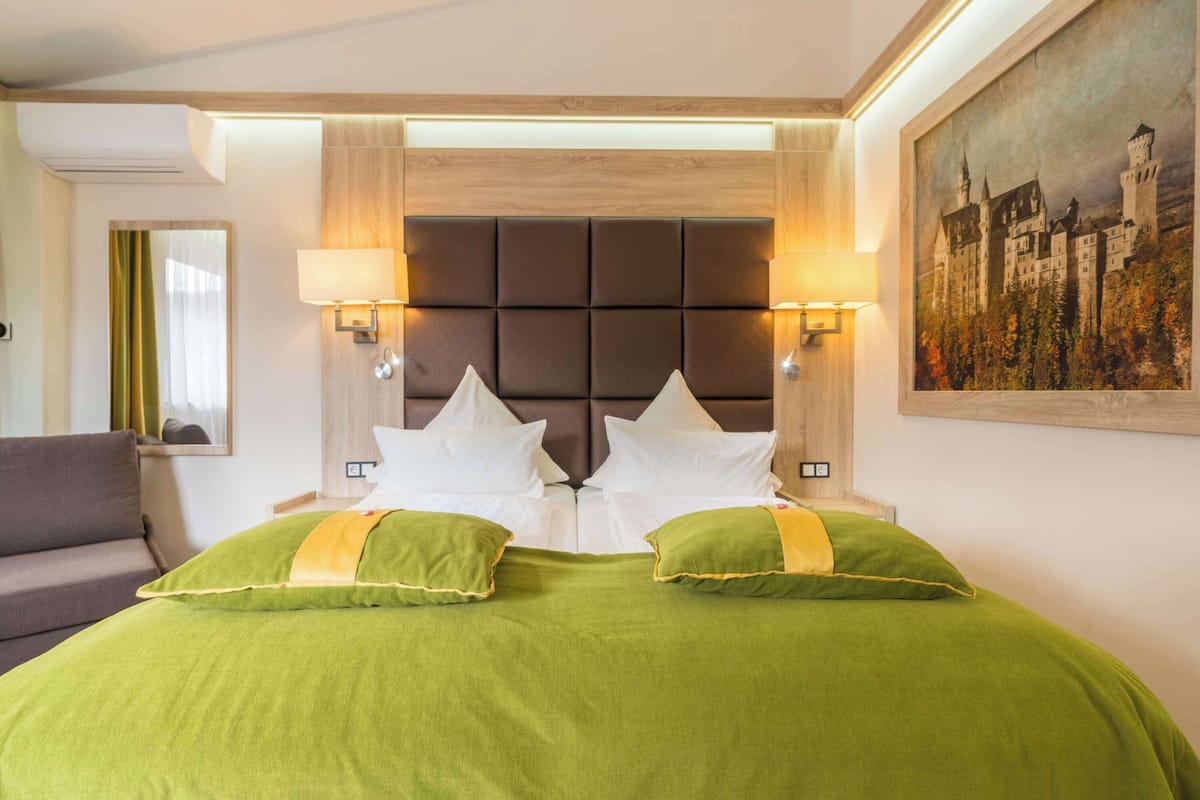 1 bedroom, hypo-allergenic bedding, down duvets, minibar