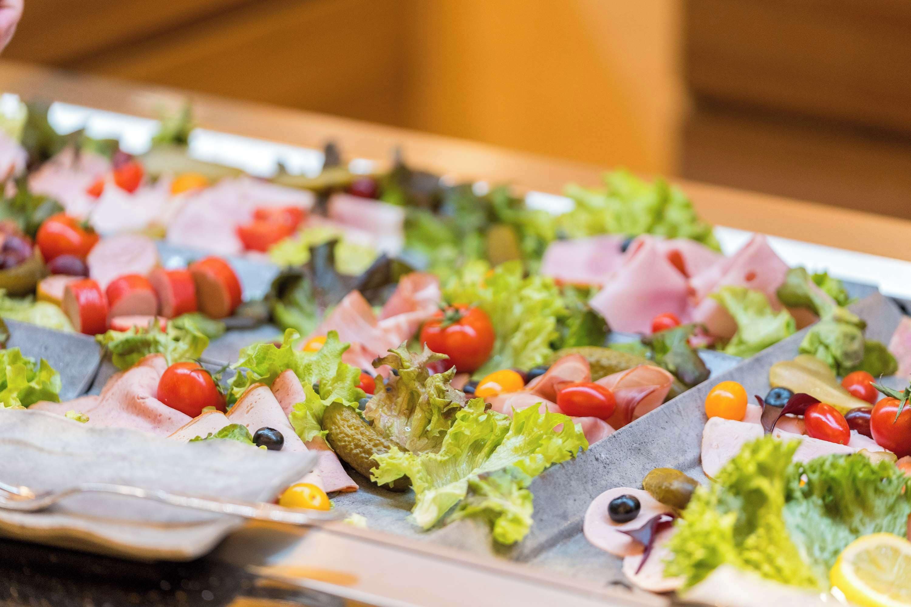 Desayuno buffet (EUR 14.50 por persona) 