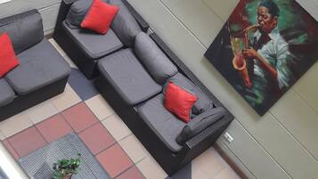 Coin salon dans le hall