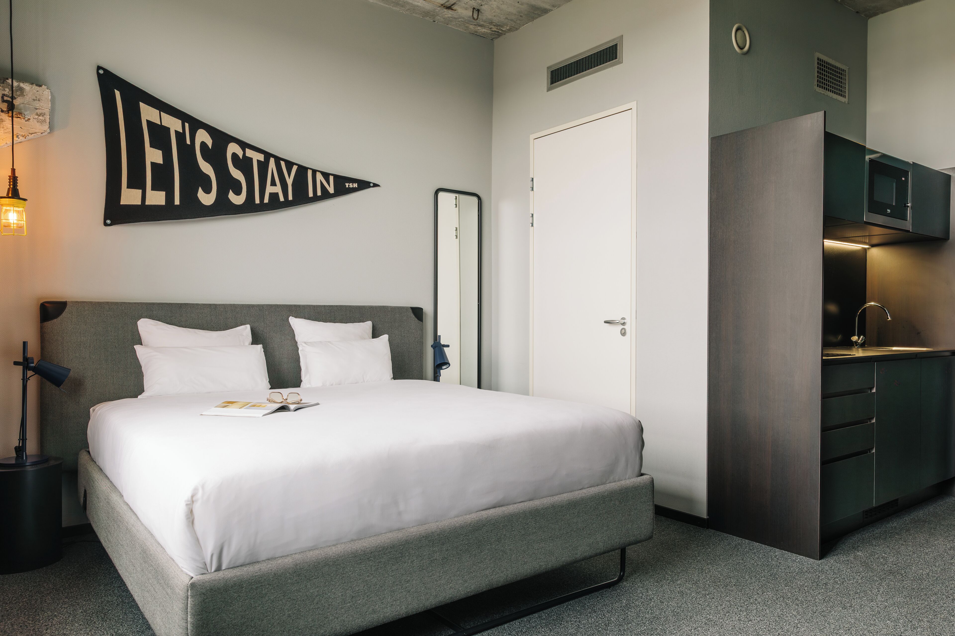 Estudi Deluxe | Escriptori, habitacions insonoritzades i un bressol de viatge 