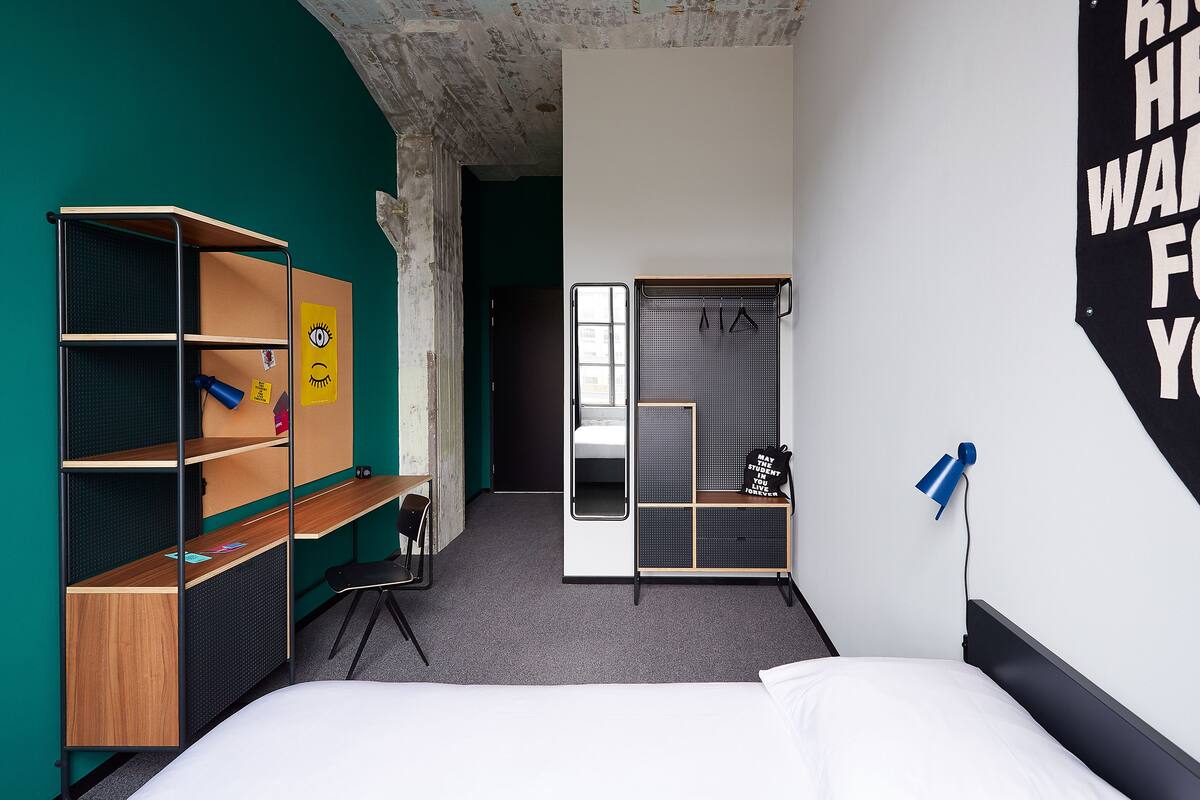 desk, soundproofing, free wifi, bed sheets