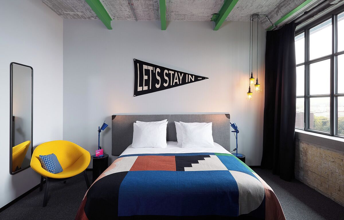 Desk, soundproofing, free WiFi, bed sheets