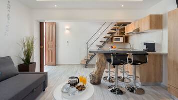 Suite (Aqua Marine) | Living area | Flat-screen TV