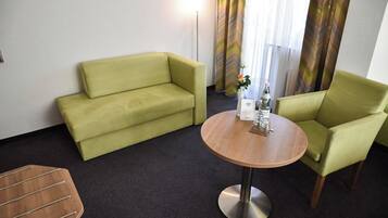 Superior-Doppelzimmer | Daunenbettdecken, Zimmersafe, Schreibtisch, schallisolierte Zimmer