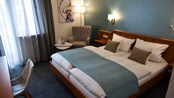 Phòng đôi Tiêu chuẩn | Chăn bông, két bảo mật tại phòng, bàn, phòng cách âm