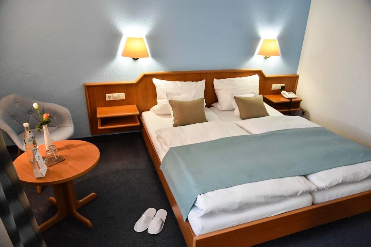 standard double room | down duvets, in-room safe, desk, soundproofing