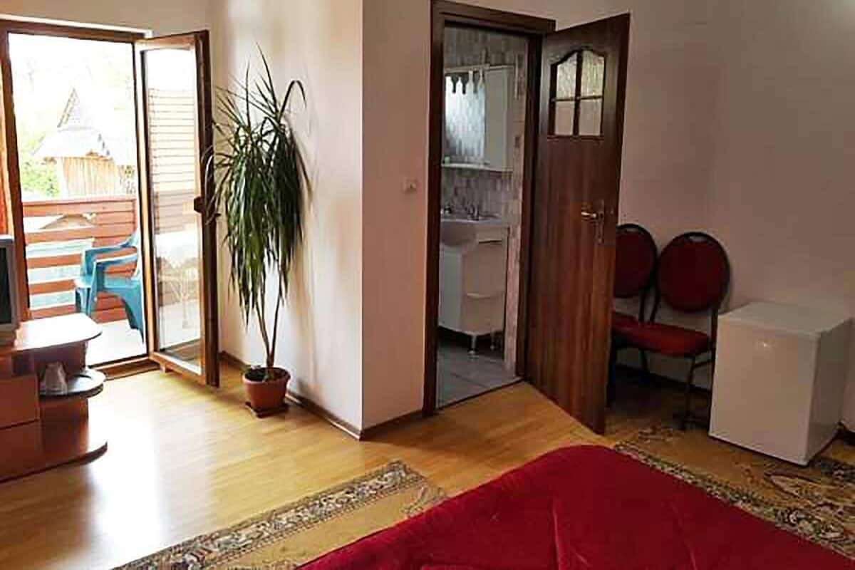 Economy Double Room Single Use, Mixed Dorm, Garden View | Minibar, soundproofing, free WiFi, bed sheets