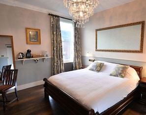 Desk, iron/ironing board, free WiFi, bed sheets - The Royal Oak (Ripon)