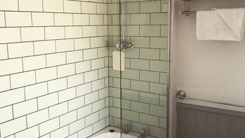 Small Double Room | Desk, iron/ironing board, free WiFi, bed sheets