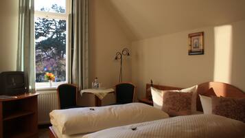 Kleines Doppelzimmer (Economy) | Schallisolierte Zimmer, Zustellbetten, kostenloses WLAN