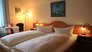 Soundproofing, rollaway beds (surcharge), WiFi (free) - Hoffmanns Gästehaus (Thale)