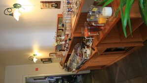 Free daily buffet breakfast - Hoffmanns Gästehaus (Thale)