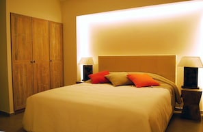 In-room safe, desk, soundproofing, free cots/infant beds - Astrolabe Hotel (Mantoudi-Limni-Agia Anna)