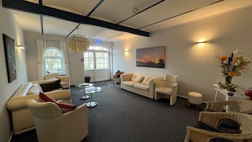 Bar lounge