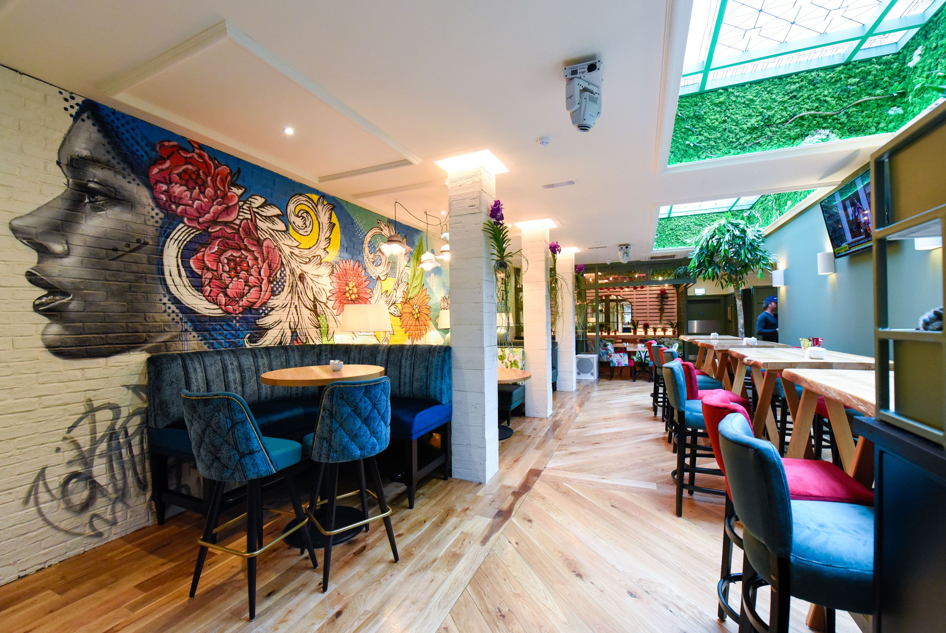 Breakfast, lunch and dinner served