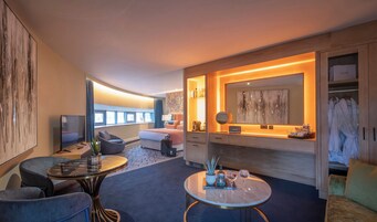 Jekyll & Hyde 2-bedroom Suite | In-room safe, iron/ironing board, free WiFi, bed sheets