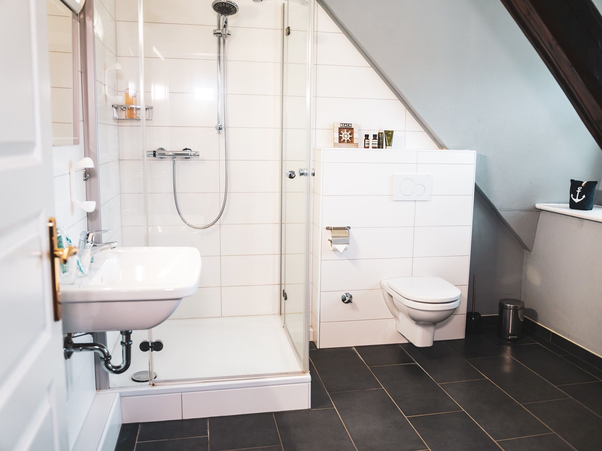 Classic Double Room | Bathroom | Shower, towels